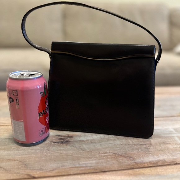 Elegant Sark Brown Leather Etra Satchel - Picture 11 of 11